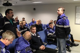 Встреча генерального директора ООО "Газпром флот" Юрия Шамалова с экипажем ППБУ "Северное сияние"