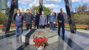 Работники и ветераны ООО «Газпром флот» возложили цветы к памятнику героизму и доблести моряков-черноморцев в г. Москве